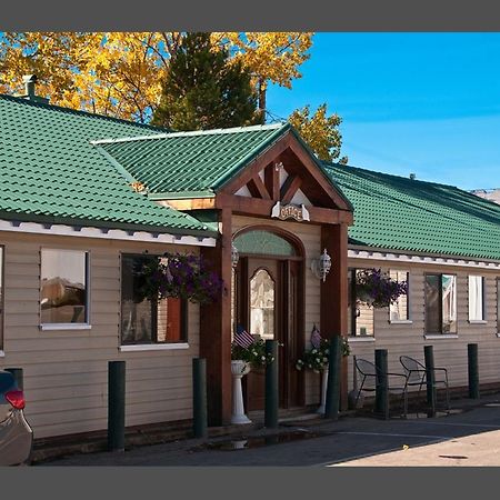 Dancing Bears Inn East Glacier Park Village Exterior photo